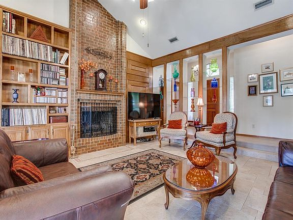 5th image of 1025 Wildwood Ln