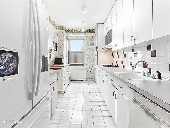 5th image of 1562 York Ave #21E