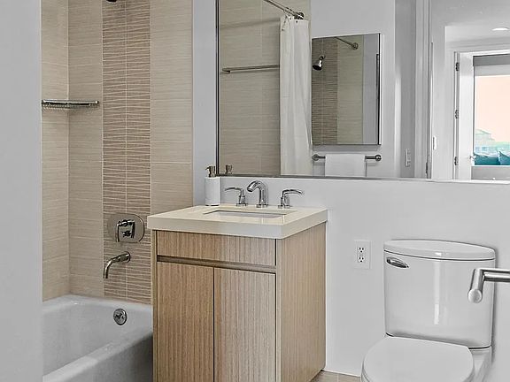 5th image of 200 W 67th St APT 34B