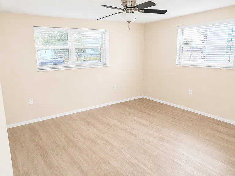 10801 Oldham Rd — Photo 11