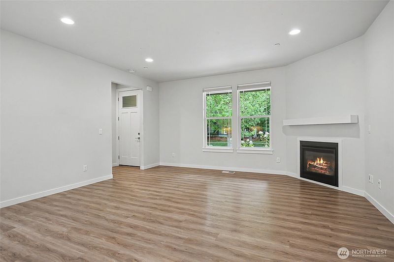 4th image of 4246 Maple Street SE