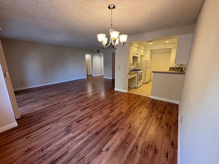 350 S Oakland Ave — Photo 8