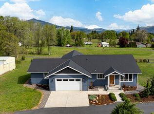 1036 Multnomah Rd, Hood River, OR 97031