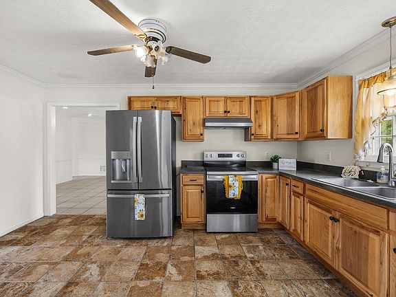 3rd image of 608 Lenhardt Rd