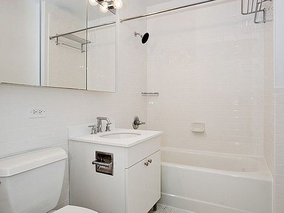 4th image of 99 John St APT 308