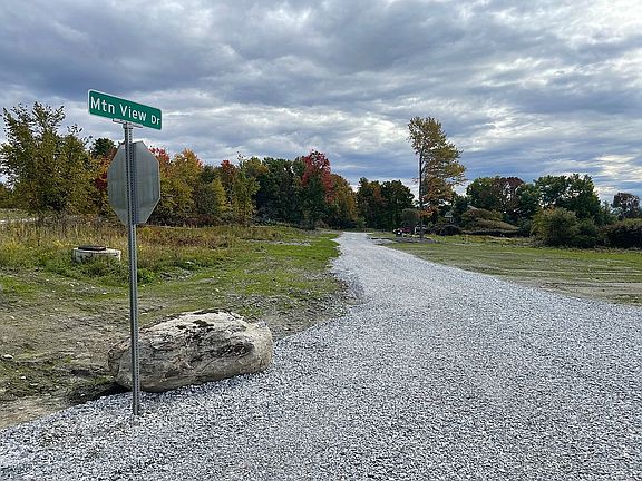 Mountain View Dr entrance 