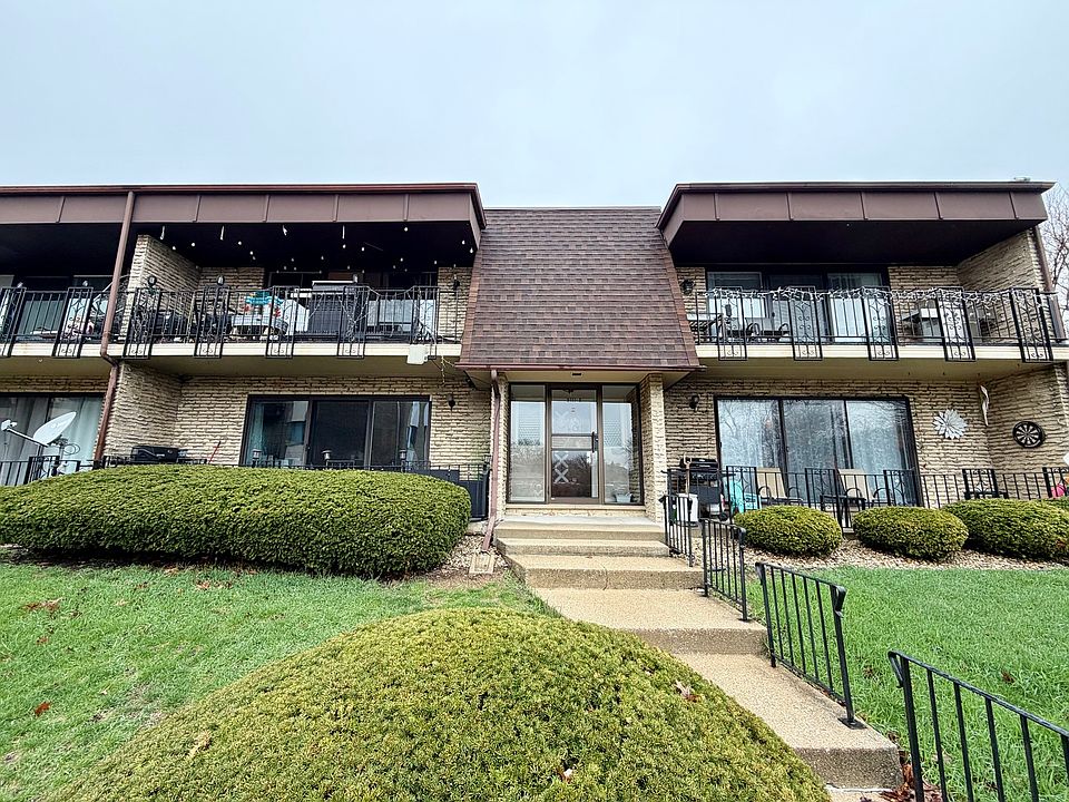 1st image of 9111 S Roberts Rd APT 8A