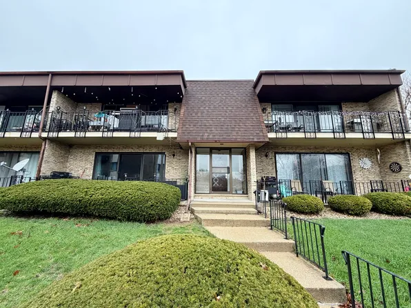 9111 S Roberts Rd APT 8A, Hickory Hills, IL 60457