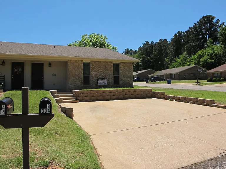 304 Mockingbird Ln — Photo 6
