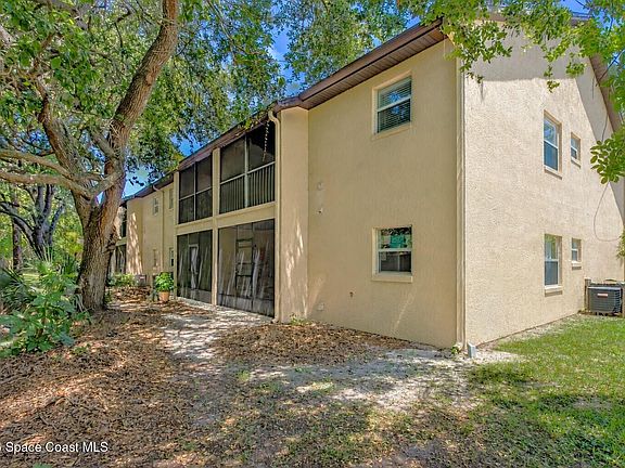 3rd image of 265 Spring Dr APT 3