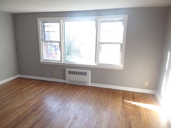 2nd image of 300 Highland Pkwy APT 5