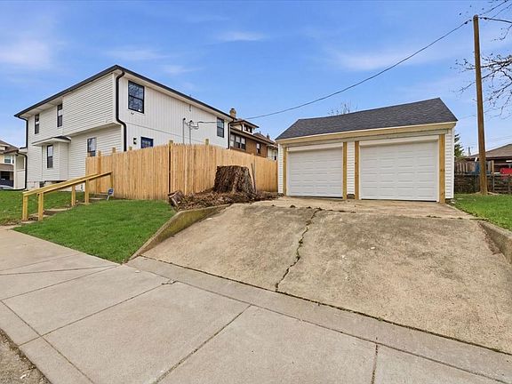 3rd image of 1036 N Parker Ave