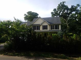 51 Park Ln, Medford, NY 11763