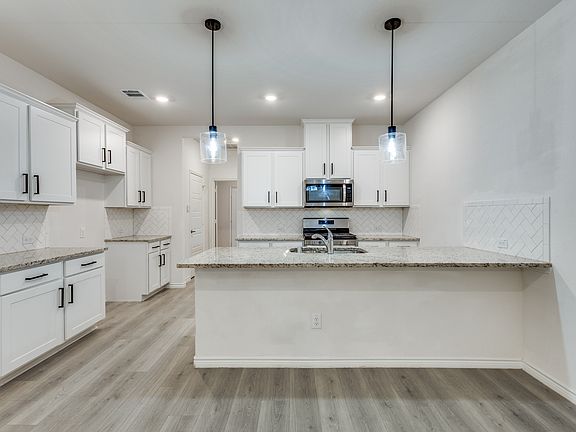 4th image of 2716 Franklin Dr
