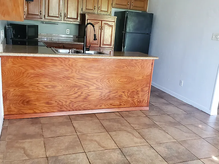 Open kitchen to dining room