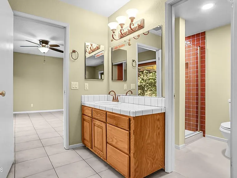 1307 S Petit Ave — Photo 13