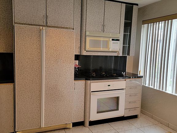 3rd image of 241 Grasmere Dr