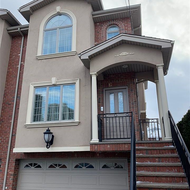 2nd image of 216 Slocum Way #216
