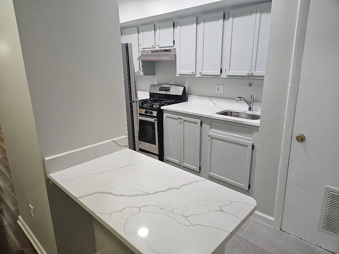 3 bed, 1216 sqft, $4,100 — Photo 3