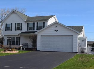 1990 Edgemere Dr, Rochester, NY 14612