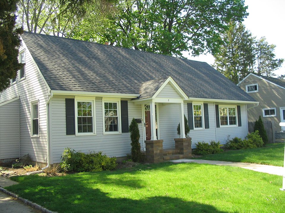 1st image of 8 Briggs St