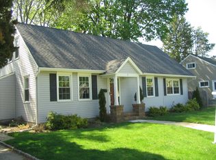 8 Briggs St, Hicksville, NY 11801