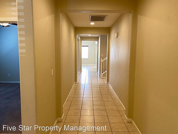 3rd image of 1332 Phlox Dr