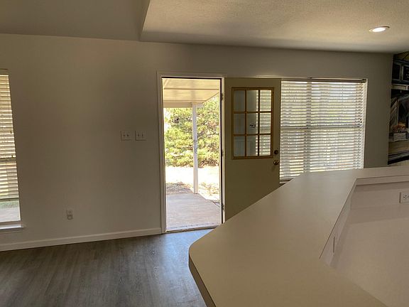 4th image of 2201 W Greenspoint Ct
