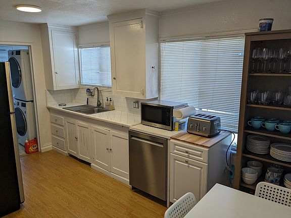 5th image of 425 Capitola Ave