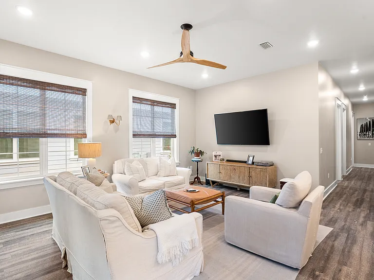 156 Summer Breeze Ln — Photo 10