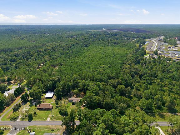 3rd image of 871 Village Point Road SW