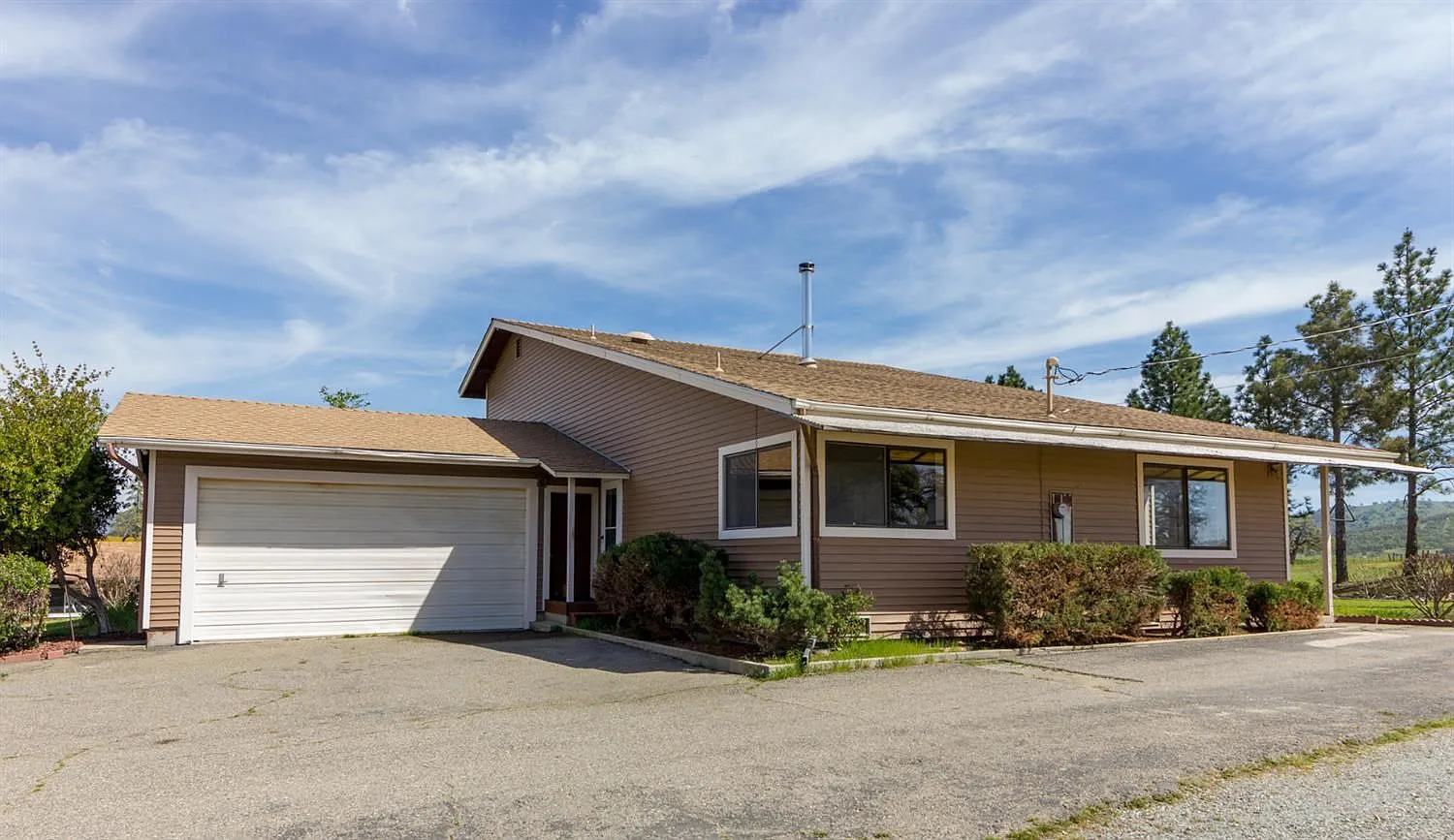 14635 Avenida Central photo 1
