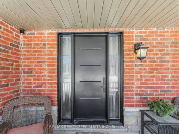 9 Flanders Rd, Brampton, ON L6X 0W3