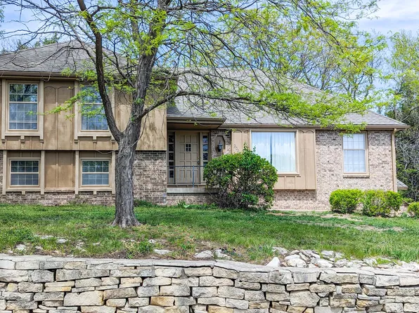 2004 Rehfeld Dr, Manhattan, KS 66502
