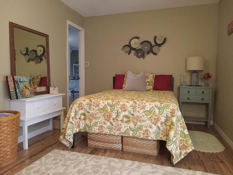 1st image of 1 Oak View Dr