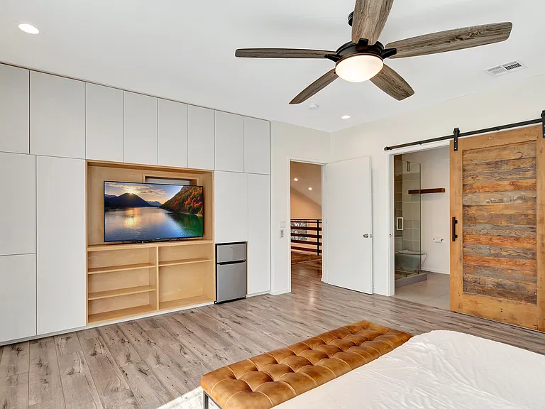 4974 Canoga Ave — Photo 32