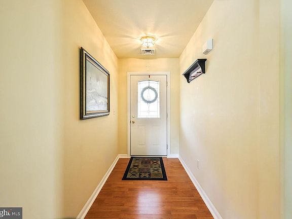 4th image of 21 Lantern Ln