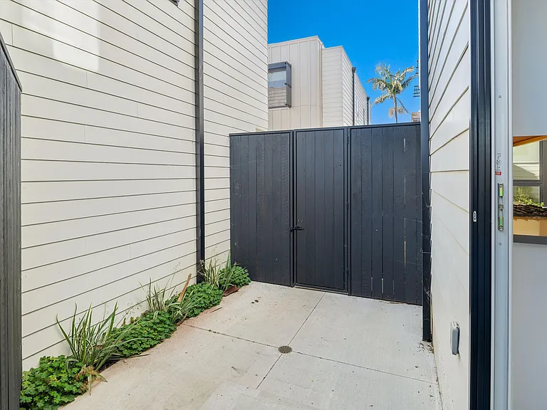 415 Old Coast Hwy #C — Photo 30