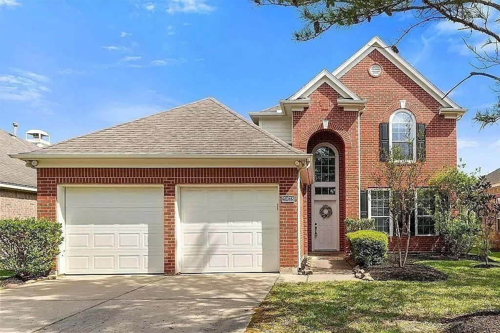 4 bed, 2.5 bath, 2600 sqft, $2,850 — Photo 3