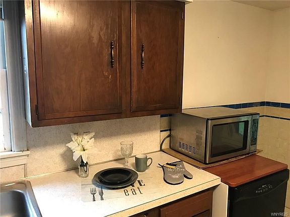 4th image of 127 N Autumn St