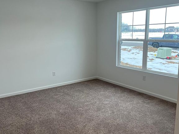 4th image of 180 Luna Pl