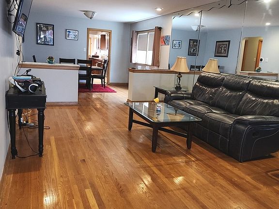 2nd image of 8847 S Paxton Ave