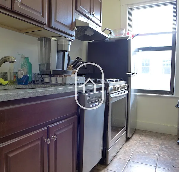 145 Sutherland Rd — Photo 11