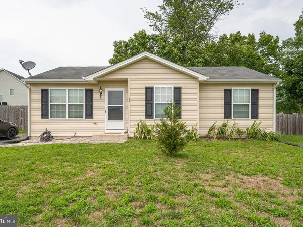 25 Eisenhower Cir, Inwood, WV 25428