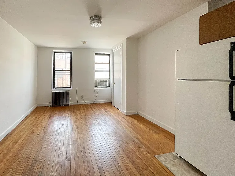 356 E 19th St #2E — Photo 2