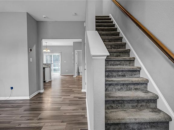 4th image of 425 Culloden St