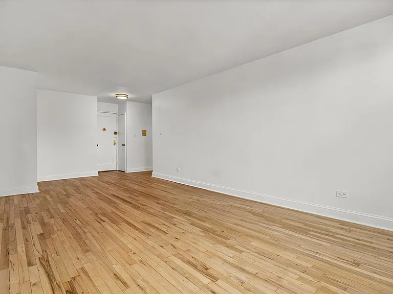 6730 Clyde St #3B — Photo 7