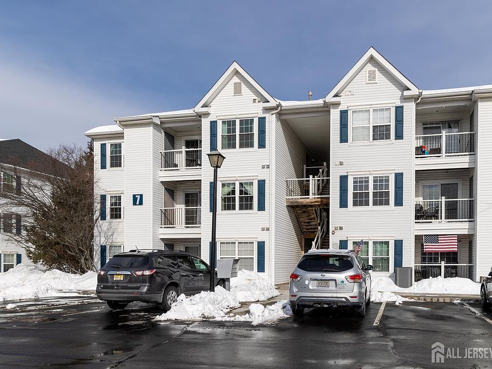 1st image of 734 Waterford Dr