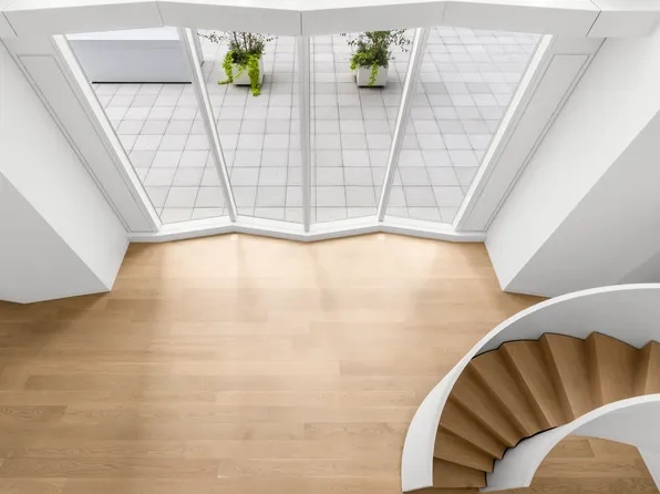 100 East 53rd Street image 18 of 35