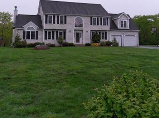 18 Rockridge Rd, Hopedale, MA 01747